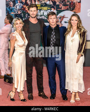 Los Angeles, CA - 22. Juli 2019: Elsa Pataky, Chris Hemsworth, Lukas Hemsworth und Samantha Hemsworth der Los Angeles Premiere nehmen an der "Es war einmal ein Stockfoto