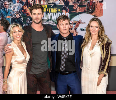 Los Angeles, CA - 22. Juli 2019: Elsa Pataky, Chris Hemsworth, Lukas Hemsworth und Samantha Hemsworth der Los Angeles Premiere nehmen an der "Es war einmal ein Stockfoto