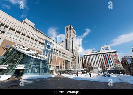 Turm und JR Sapporo Station im Winter, Sapporo, Hokkaido, Japan Stockfoto