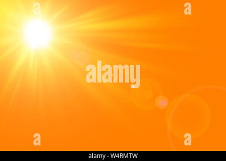 Sonnigen Sommer Hintergrund mit der hellen Sonne orange hinterlegt Stockfoto