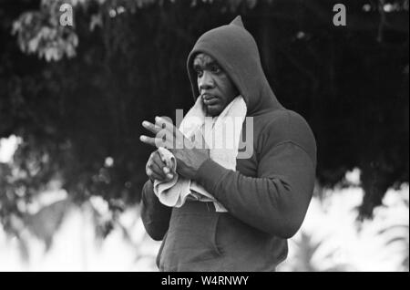 Sonny Liston, World Heavyweight Champion, Ausbildung in Miami, Florida, USA, vor Kämpfen (25 Feb) gegen Muhammad Ali, Cassius Clay, dargestellt 22. Februar 1964. Stockfoto