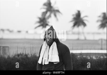 Sonny Liston, World Heavyweight Champion, Ausbildung in Miami, Florida, USA, vor Kämpfen (25 Feb) gegen Muhammad Ali, Cassius Clay, dargestellt 22. Februar 1964. Stockfoto