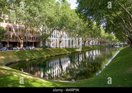 Die Königsallee in Düsseldorf Stockfoto