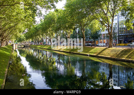 Die Königsallee in Düsseldorf Stockfoto