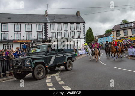 Start der Man v Pferd Marathon Race, Llanwrtyd Wells, Powys, Wales. 2019. Stockfoto