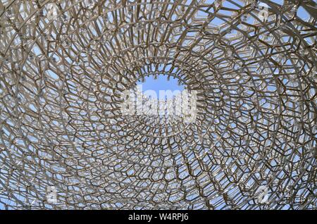 Der Bienenkorb zeitgenössische Kunst installation Kew Gardens Royal Botanic Gardens London England Großbritannien Stockfoto