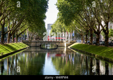 Die Königsallee in Düsseldorf Stockfoto