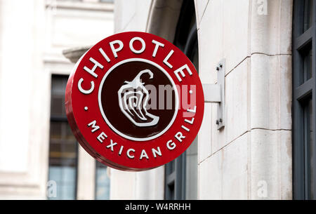 London, Großbritannien, 17. Juli 2019, Chipotle Mexican Grill Anmelden Stockfoto