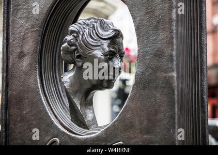 London, Großbritannien, 17. Juli 2019, Statue von Agatha Christie in Soho in London Stockfoto