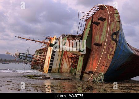 Die Gekentert Bangkai Kapal FV Wikingerschiff Stockfoto