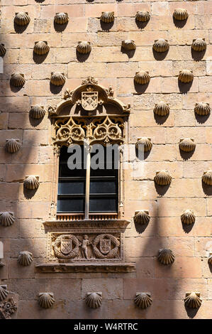 Die Casa de las Conchas, Salamanca, Spanien. Stockfoto