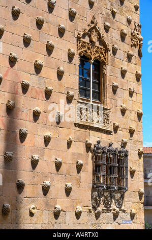 Die Casa de las Conchas, Salamanca, Spanien. Stockfoto