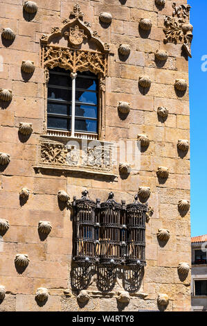 Die Casa de las Conchas, Salamanca, Spanien. Stockfoto