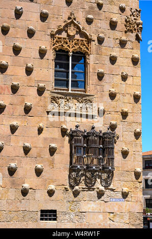 Die Casa de las Conchas, Salamanca, Spanien. Stockfoto