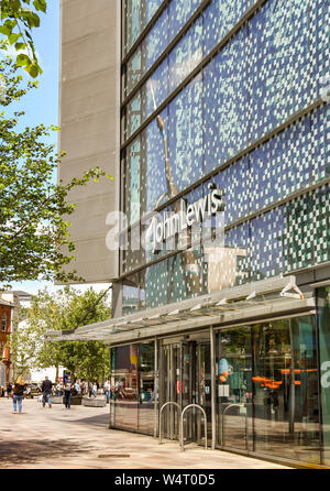 CARDIFF, WALES - Juni 2019: Auf der Außenseite der John Lewis store in 2 Einkaufszentrum der St David in Cardiff Zeichen Stockfoto