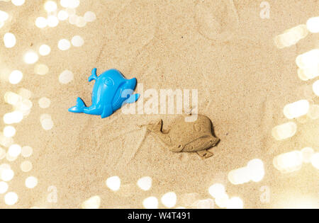 Sand Form von Wal Form gebildet auf Sommer Strand Stockfoto