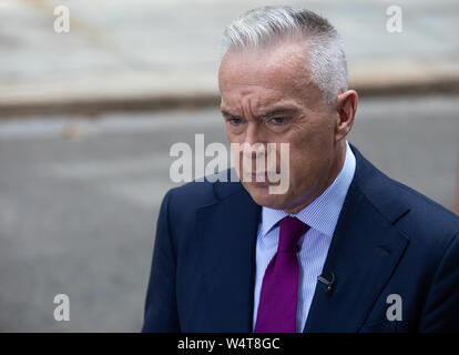 London, UK, 24. Juli 2019, Huw Edwards außerhalb der Downing Street als Theresa May Blätter für die letzte Zeit. Stockfoto