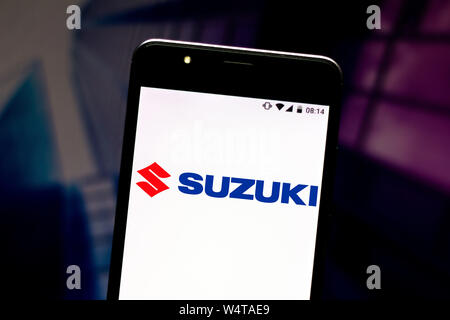 Juli 8, 2019, Brasilien: In diesem Foto Illustration ein Suzuki Motor Corporation logo gesehen auf dem Smartphone angezeigt. Credit: Rafael Henrique/SOPA Images/ZUMA Draht/Alamy leben Nachrichten Stockfoto