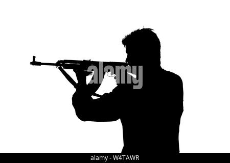 Armee Soldat/gangster Mann schießen auf Studio auf weißem Hintergrund Stockfoto