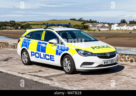 Ein Vauxhall Astra Devon & Cornwall Polizeiauto am Kai in Bideford, Devon, Großbritannien Stockfoto