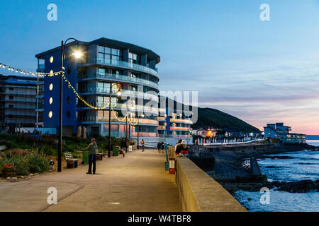 Die Promenade an der Sonnenuntergang, Westward Ho!, Devon, Großbritannien Stockfoto