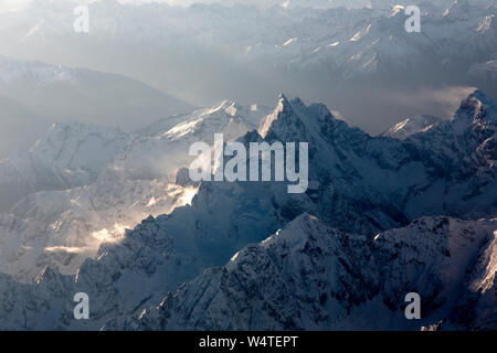 China, Tibet, Hengduan Mountains, Snowy Mountains separate der tibetischen Hochebene vom YunnanGuizhou Hochebene im Westen Chinas in der Region historisch genannt Kham und ist die Heimat der Khampa oder Khamba Tibetischen Volkes. Stockfoto