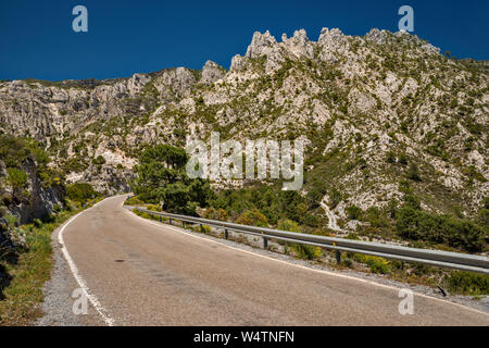 Bergigen Ausläufer der Sierra del Chaparral Bereichs, über Straße A-4050, Provinz Granada, Andalusien, Spanien Stockfoto