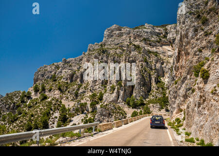 Bergigen Ausläufer der Sierra del Chaparral Bereichs, über Straße A-4050, Provinz Granada, Andalusien, Spanien Stockfoto