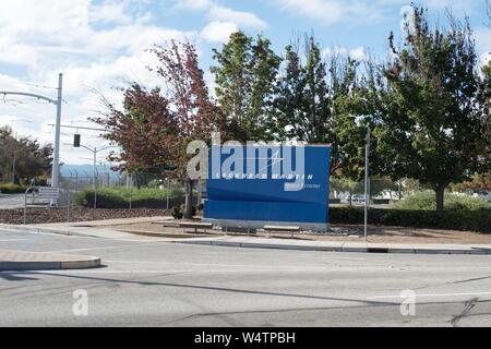 Schild am Eingang der Regionale Hauptsitze von Lockheed Martin Space Systems im Silicon Valley Stadt Sunnyvale, Kalifornien, 28. Oktober 2018. () Stockfoto