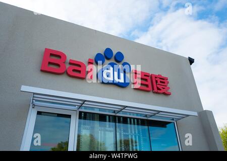 Logo auf der Fassade der Sitz der Vereinten Staaten von chinesischen Unternehmen Baidu, zu den größten Unternehmen in der Welt, in der Silicon Valley Stadt Sunnyvale, Kalifornien, 28. Oktober 2018. () Stockfoto