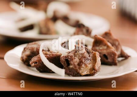 Schweinefleisch Shish Kebab oder schaschlik auf Platte Stockfoto