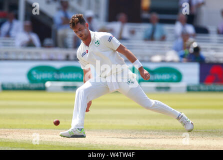 London, Großbritannien. 25. Juli, 2019. LONDON, ENGLAND. Juli 25: Mark Adair von Irland während Internationale Test Match Serie Tag Zwei zwischen England und Irland am Cricket Ground des Herrn am 25. Juli 2019 in London, England. Credit: Aktion Foto Sport/Alamy leben Nachrichten Stockfoto