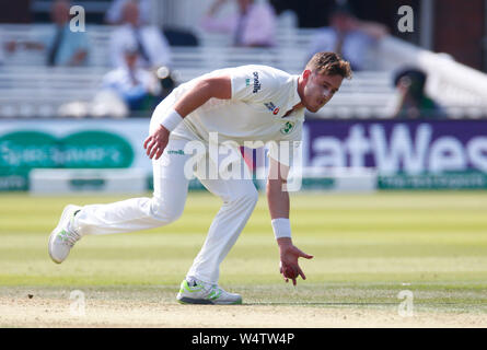 London, Großbritannien. 25. Juli, 2019. LONDON, ENGLAND. Juli 25: Mark Adair von Irland während Internationale Test Match Serie Tag Zwei zwischen England und Irland am Cricket Ground des Herrn am 25. Juli 2019 in London, England. Credit: Aktion Foto Sport/Alamy leben Nachrichten Stockfoto