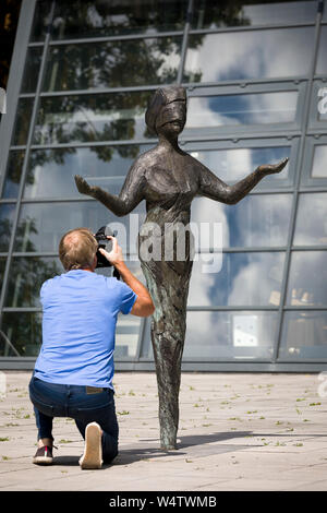 UTRECHT - 02-07-2019, Utrecht Gerichtshof, gerechtsgebouw Utrecht. Mann, Foto von Justitia. Credit: Pro Schüsse/Alamy leben Nachrichten Stockfoto