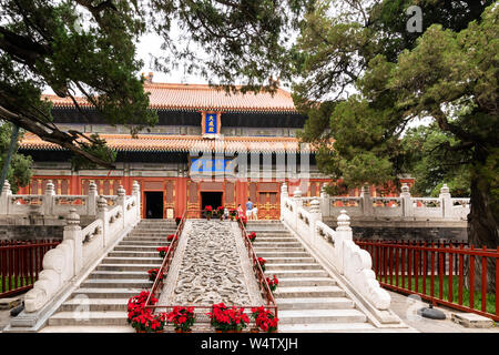 Peking, China - 26. Mai 2018: Blick auf das Gebäude und Garten Park bei Konfuzius Tempel und das Imperial College Museum in Peking, China. Stockfoto