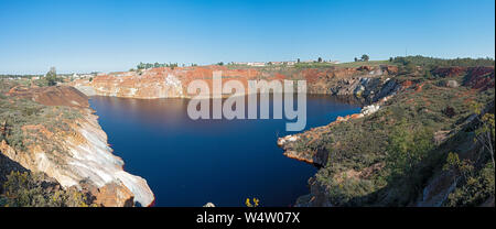 Die São Domingos Mine ist eine offene verlassen - Grube Mine in Corte do Pinto, Alentejo, Portugal Stockfoto