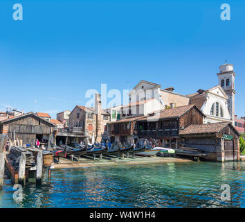 Venedig, Italien, 17. MAI 2019: Einzigartige Werft zur Reparatur und Herstellung von Gondeln in Venedig, Italien Stockfoto