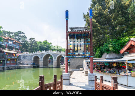 Peking, China - Mai 25, 2018: Blick auf Sommer Palast, einen Kaiserlichen Garten, wo zahlreiche traditionelle Hallen und Pavillons in die Imperial integriert Stockfoto