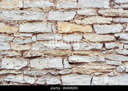 Fragment einer alten Steinmauer aus Kalkstein für die Verwendung als Zusammenfassung Hintergrund und Textur. Stockfoto