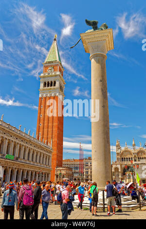 Markusplatz und Campanile, Venedig, Italien. Stockfoto