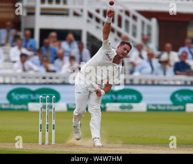 London, Großbritannien. 25. Juli, 2019. LONDON, ENGLAND. Juli 25: Mark Adair von Irland während Internationale Test Match Serie Tag Zwei zwischen England und Irland am Cricket Ground des Herrn am 25. Juli 2019 in London, England. Credit: Aktion Foto Sport/Alamy leben Nachrichten Stockfoto