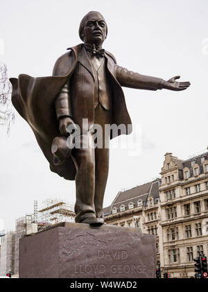 Statue des David Lloyd George der ehemalige britische Premierminister von Glynn Williams in Parliament Square in London. Stockfoto