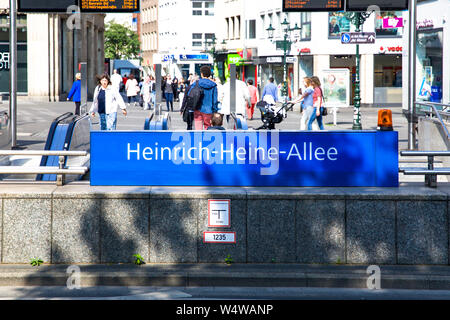 Heinrich-Heine-Allee in Düsseldorf - Deutschland Stockfoto