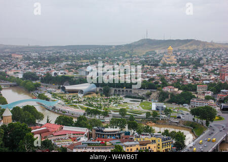 Die vierte Stadt der ehemaligen Sowjetunion betrachtet, Tiflis weckt als die große Metropole des Kaukasus nach mehr als einem Jahrzehnt der Stagnation Stockfoto