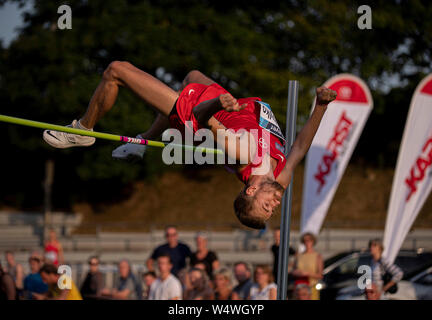 Leverkusen, Deutschland. 24. Juli, 2019. Mateusz PRZYBYLKO (GER), der TSV Bayer 04 Leverkusen, Aktion, Hochsprung der Männer, Leichtathletik Meeting Bayer Classics am 24.07.2019 in Leverkusen/Deutschland. | Verwendung der weltweiten Kredit: dpa/Alamy leben Nachrichten Stockfoto