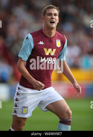 Aston Villa Bjorn Engels während der Vorsaison Freundschaftsspiel am Ufer des Stadion, Walsall. PRESS ASSOCIATION Foto. Bild Datum: Mittwoch, 24. Juli 2019. Siehe PA-Geschichte Fußball Walsall. Photo Credit: Nick Potts/PA-Kabel. Einschränkungen: EDITORIAL NUR VERWENDEN Keine Verwendung mit nicht autorisierten Audio-, Video-, Daten-, Spielpläne, Verein/liga Logos oder "live" Dienstleistungen. On-line-in-Match mit 120 Bildern beschränkt, kein Video-Emulation. Keine Verwendung in Wetten, Spiele oder einzelne Verein/Liga/player Publikationen. Stockfoto