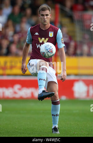 Aston Villa Bjorn Engels während der Vorsaison Freundschaftsspiel am Ufer des Stadion, Walsall. PRESS ASSOCIATION Foto. Bild Datum: Mittwoch, 24. Juli 2019. Siehe PA-Geschichte Fußball Walsall. Photo Credit: Nick Potts/PA-Kabel. Einschränkungen: EDITORIAL NUR VERWENDEN Keine Verwendung mit nicht autorisierten Audio-, Video-, Daten-, Spielpläne, Verein/liga Logos oder "live" Dienstleistungen. On-line-in-Match mit 120 Bildern beschränkt, kein Video-Emulation. Keine Verwendung in Wetten, Spiele oder einzelne Verein/Liga/player Publikationen. Stockfoto