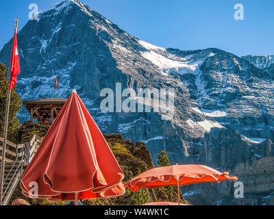 Blick auf den Eiger von entlang der Männlichen zur Kleinen Scheidegg Panoramaweg. Berner Oberland, Schweiz. Stockfoto