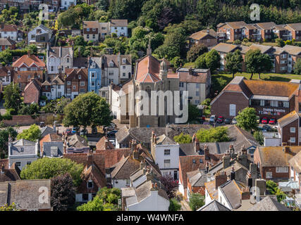 Der Blick über die Altstadt von Hastings aus der Oberseite des East Hill Klippe. Die East Hill Aufzug bringt die Besucher auf den Gipfel des Hügels. Stockfoto