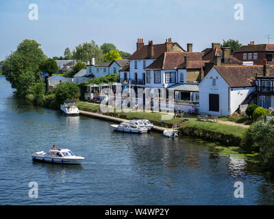 Das Swan Hotel, Sommertag, Themse, Staines-upon-Thames, Surrey, England, UK, GB. Stockfoto